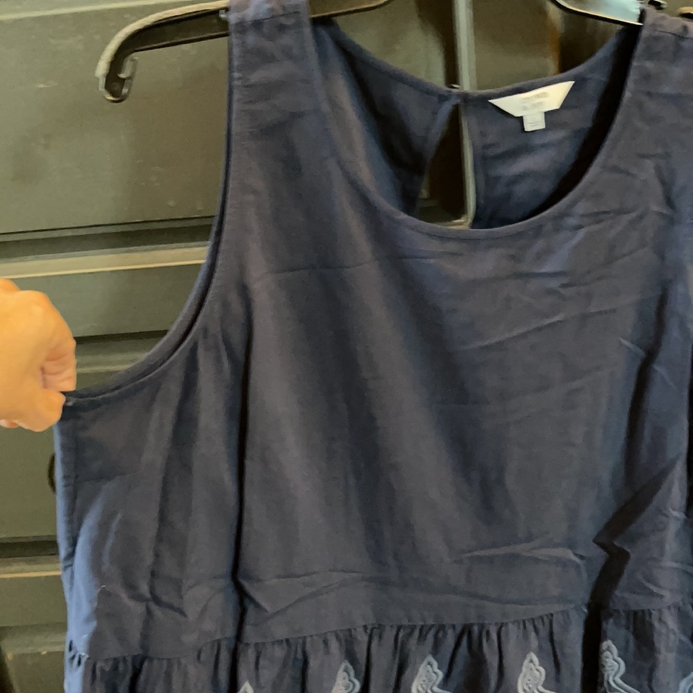 Crown & Ivy sleeveless top. - Picture 3 of 12